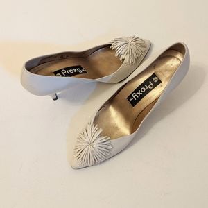 🔴 PROXY Vintage Ivory White Leather Pom Pom Pumps